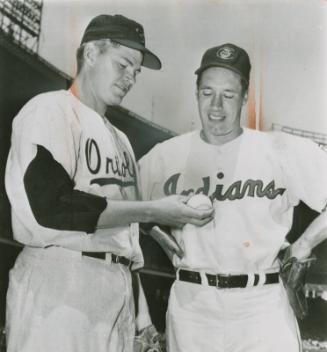 Bob Feller with Bob Turley photograph, 1954 May 23