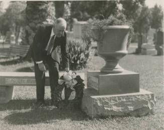 Johnny Evers Visits Frank Chance's Grave photograph, 1931 August 11
