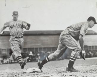 Mel Ott and Hal Trosky photograph, 1937 March 22