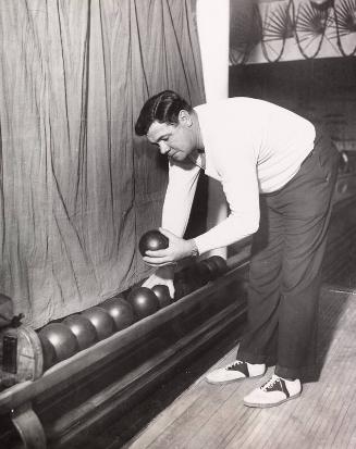Babe Ruth Candlepin Bowling photograph, 1930 January 06