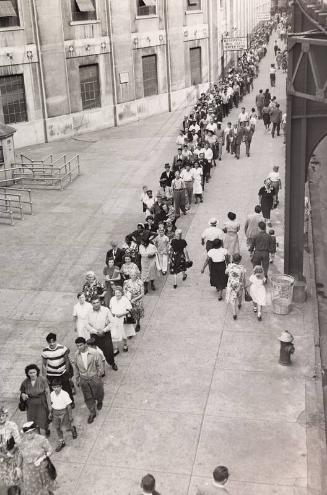 Line Outside Yankee Stadium for Babe Ruth's Wake photograph, 1948 August 17