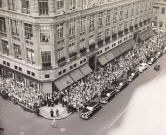 Babe Ruth Funeral Procession Crowd photograph, 1948 August 19