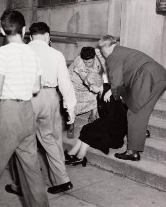 Babe Ruth Mourner photograph, 1948 August 17 or 18