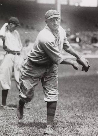 Honus Wagner Throwing photograph, between 1915 and 1919