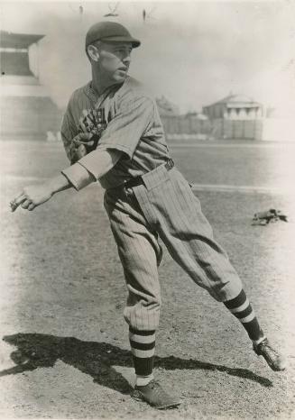 Thornton Lee Pitching photograph, between 1933 and 1936