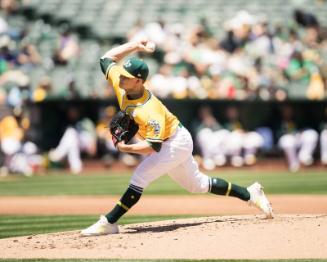 Sonny Gray Pitching photograph, 2017 June 04