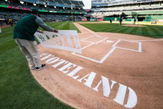 Oakland Athletics Grounds Crew photograph, 2017 May 18