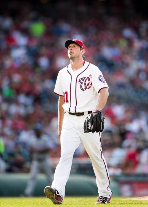 Max Scherzer Pitching photograph, 2017 June 11