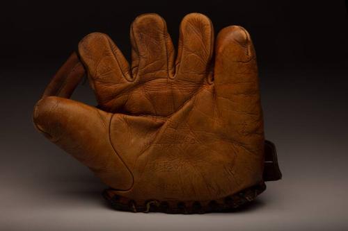 Hiram Bithorn model glove, circa 1944