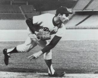Sandy Koufax Pitching photograph, 1964 May 4