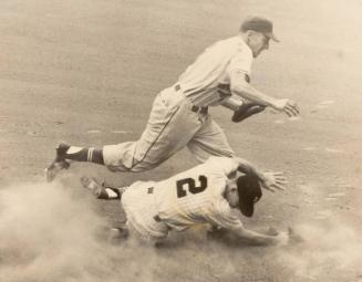 Nellie Fox and Joe DeMaestri Action photograph, 1954 August 01