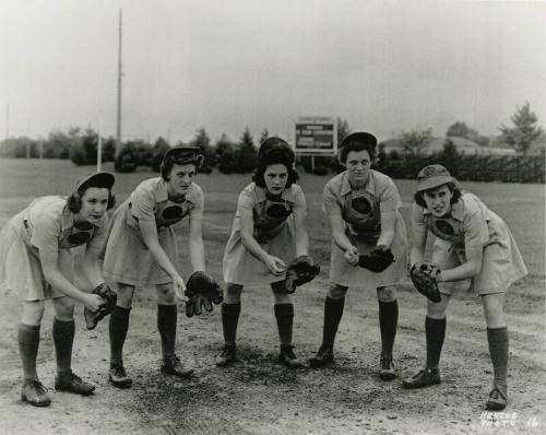 Rockford Peaches Players photograph, 1943