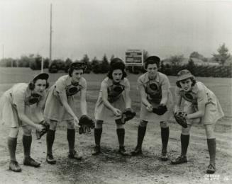 Rockford Peaches Players photograph, 1943