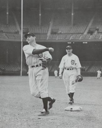 Charlie Gehringer and Billy Rogell photograph, between 1934 and 1936