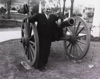 Honus Wagner with Cannon photograph, probably 1936