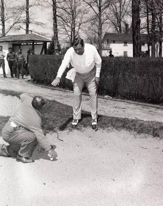 Babe Ruth Golfing photograph, 1940 April 11