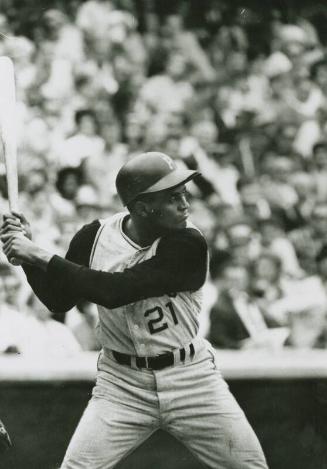 Roberto Clemente batting photograph, between 1962 and 1970