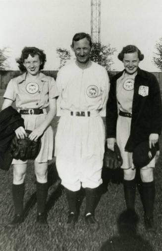 Mary Louise Lester, Manager Josh Billings, and Ann Hartnett photograph, 1943