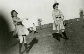 Kenosha Comets Players Mary Louise Lester and Dorothy "Dottie" Hunter photograph, 1943