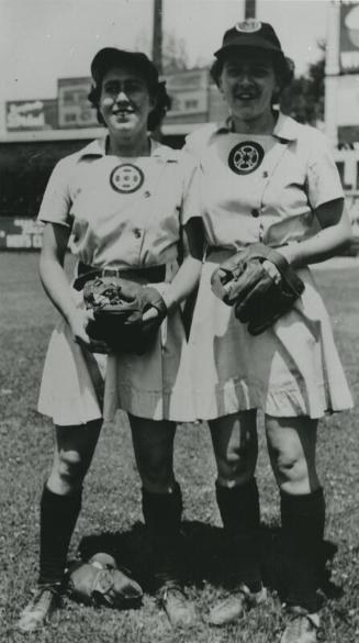 Alma Ziegler and Doris Tetzlaff photograph, 1944