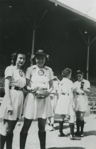 Milwaukee Chicks Players Group photograph, 1944