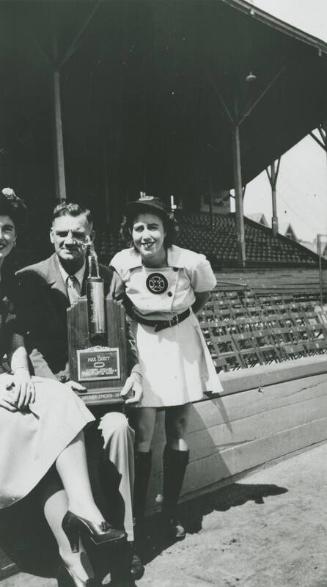 Dottie Hunter, Max Carey and Alma Ziegler photograph, 1944