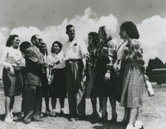 Max Carey with Milwaukee Chicks Group photograph, 1944
