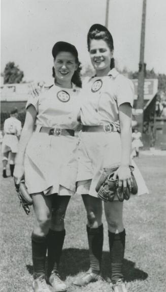 Viola Thompson and Jo Kabick photograph, 1944