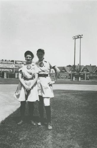 Jo Figlo and Connie Wisniewski photograph, 1944