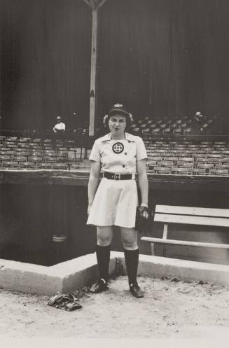 Milwaukee Chicks Player photograph, 1944
