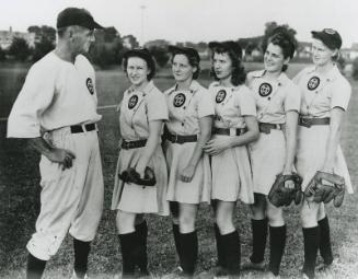 Max Carey with Milwaukee Chicks Group photograph, 1944
