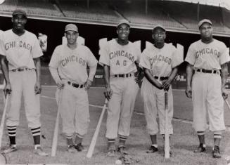 Chicago American Giants Player Group photograph, 1944