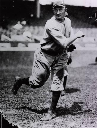 Honus Wagner Action photograph, between 1915 and 1917