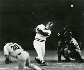 Pete Rose Recording his 4,192nd Hit photograph, 1985 September 11