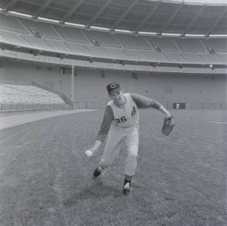 Ted Abernathy fielding negative , 1963 or 1964