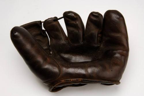 Bobby Doerr glove